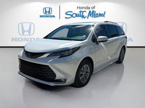 2022 Toyota Sienna XLE