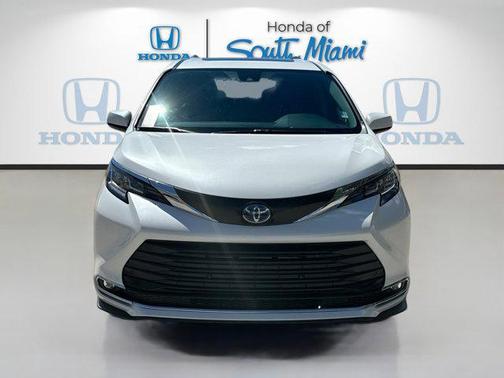 2022 Toyota Sienna XLE