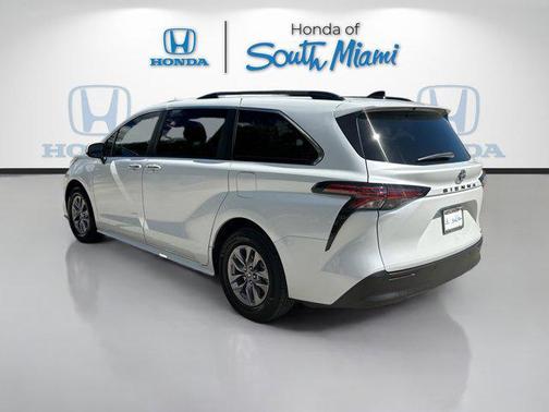 2022 Toyota Sienna XLE