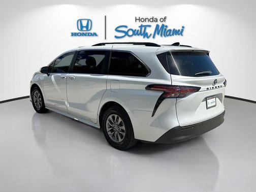 2022 Toyota Sienna XLE