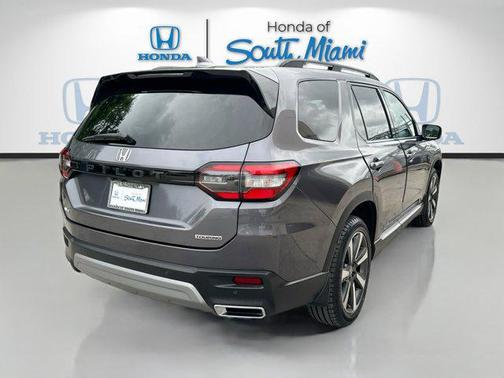 2023 Honda Pilot Touring 8-Passenger