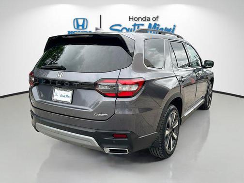 2023 Honda Pilot Touring 8-Passenger