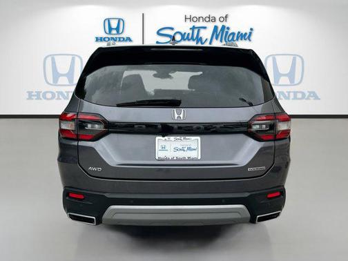 2023 Honda Pilot Touring 8-Passenger