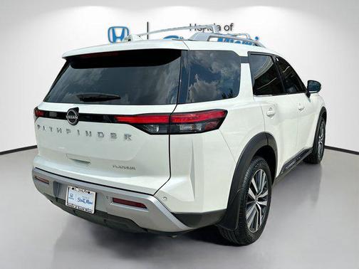 2022 Nissan Pathfinder Platinum 2WD