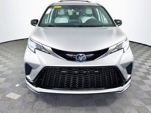 2022 Toyota Sienna XSE 7 Passenger