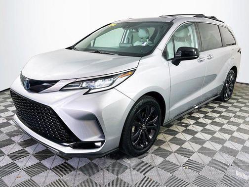 2022 Toyota Sienna XSE 7 Passenger