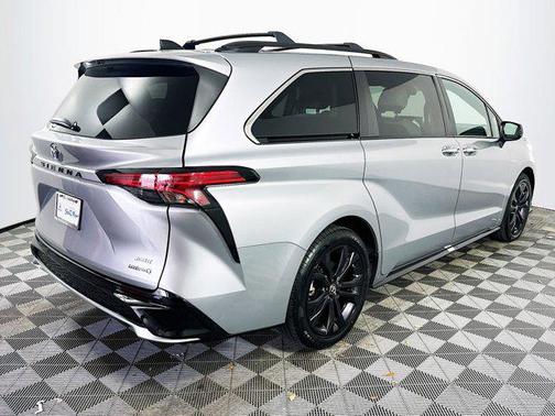 2022 Toyota Sienna XSE 7 Passenger