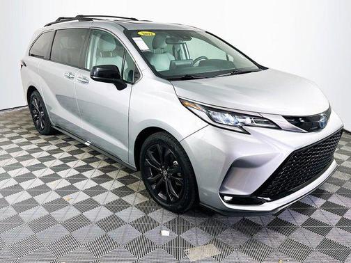 2022 Toyota Sienna XSE 7 Passenger