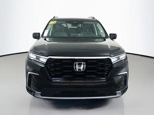 2023 Honda Pilot Touring 8-Passenger