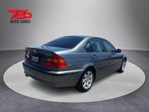 2003 BMW 325 325i Sedan 4D