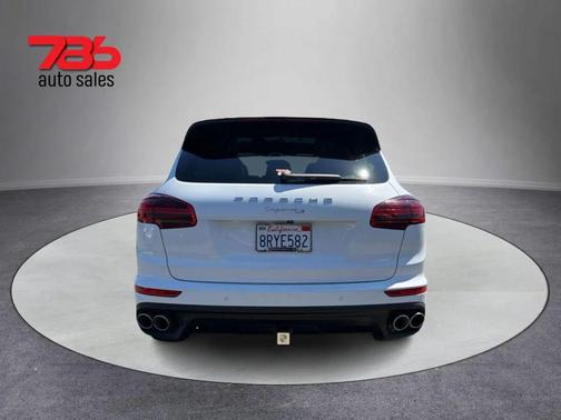 Carrara White Metallic 2015 Porsche Cayenne Cayenne