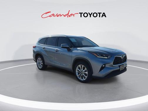 Moon Dust 2023 Toyota Highlander Limited