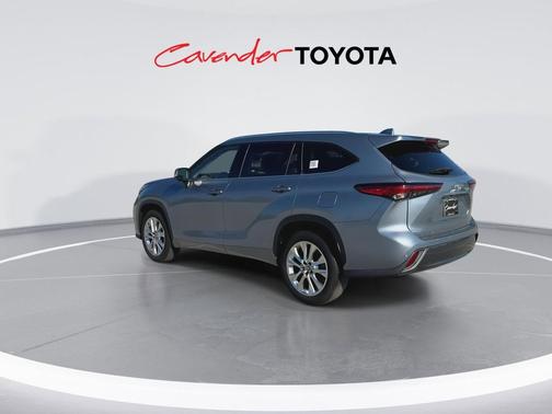 Moon Dust 2023 Toyota Highlander Limited
