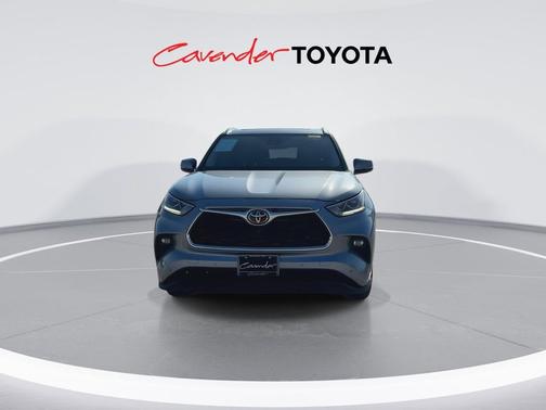 Moon Dust 2023 Toyota Highlander Limited