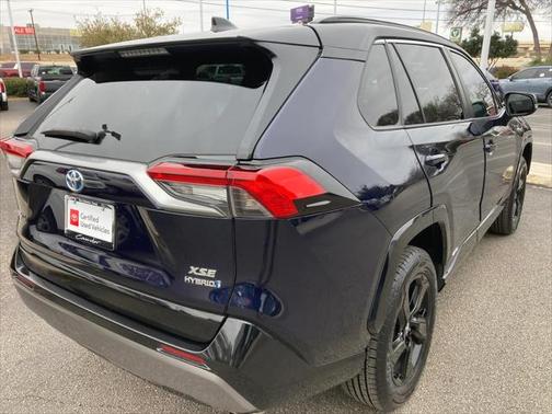 2020 Toyota RAV4 Hybrid SE