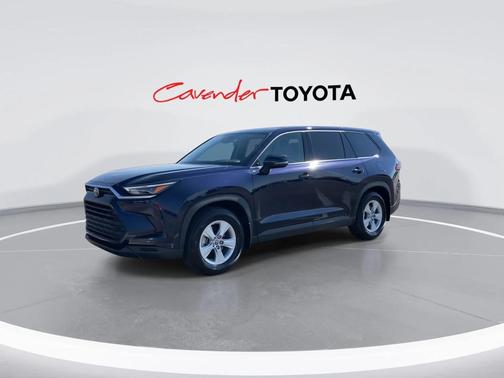 2025 Toyota Highlander LE