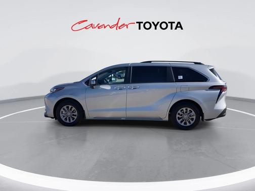 2025 Toyota Sienna XLE