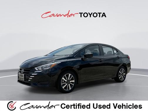 Super Black 2025 Nissan Versa 1.6 SV