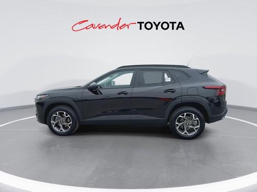Mosaic Black Metallic 2025 Chevrolet Trax LT