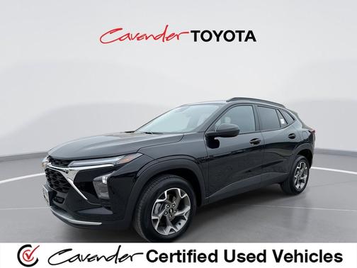 Mosaic Black Metallic 2025 Chevrolet Trax LT