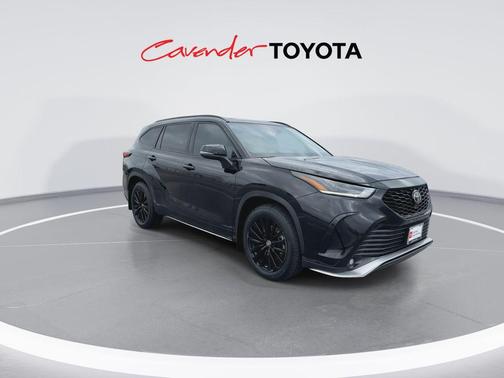 Midnight Black Metallic 2023 Toyota Highlander XSE