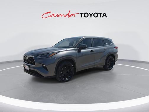 Magnetic Gray Metallic 2023 Toyota Highlander LE