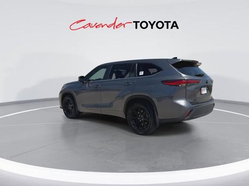 Magnetic Gray Metallic 2023 Toyota Highlander LE