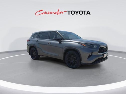 Magnetic Gray Metallic 2023 Toyota Highlander LE