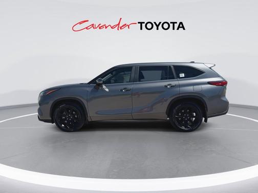 Magnetic Gray Metallic 2023 Toyota Highlander LE