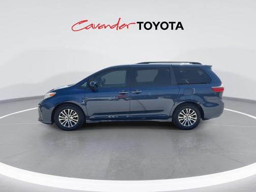 Parisian Night Pearl 2020 Toyota Sienna XLE Premium