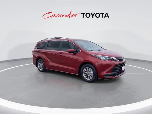 2025 Toyota Sienna LE