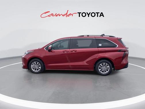 2025 Toyota Sienna LE
