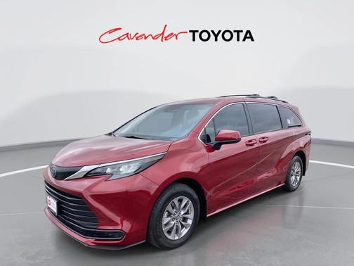 2025 Toyota Sienna LE