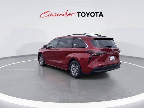 2025 Toyota Sienna LE
