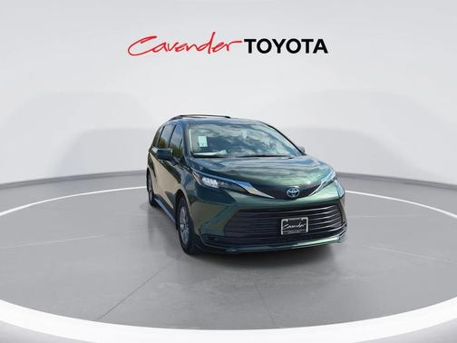 2025 Toyota Sienna LE