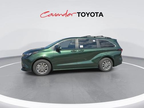 2025 Toyota Sienna LE