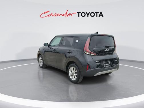 Fusion Black 2025 Kia Soul LX
