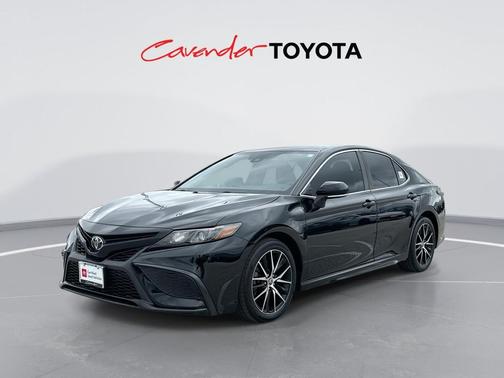 Midnight Black Metallic 2022 Toyota Camry SE