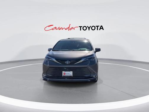 2024 Toyota Sienna Platinum 7 Passenger