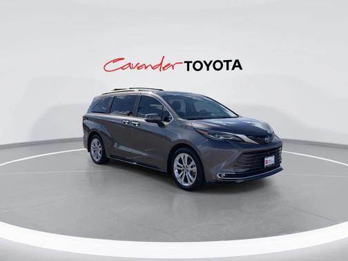 2024 Toyota Sienna Platinum 7 Passenger