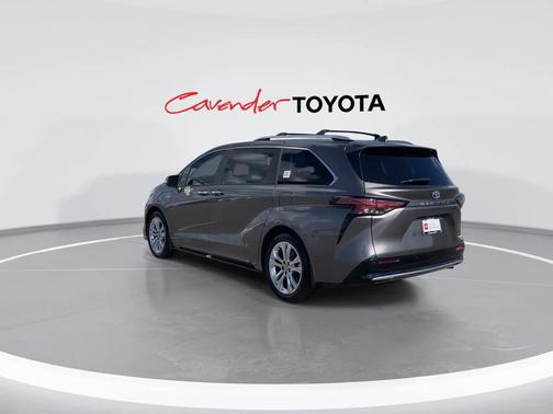 2024 Toyota Sienna Platinum 7 Passenger