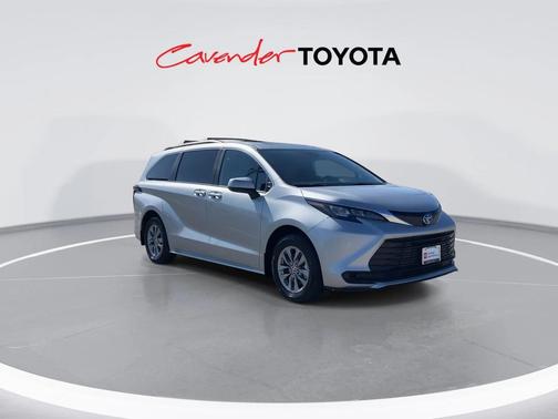 2025 Toyota Sienna LE