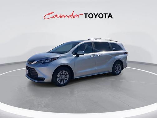 2025 Toyota Sienna LE