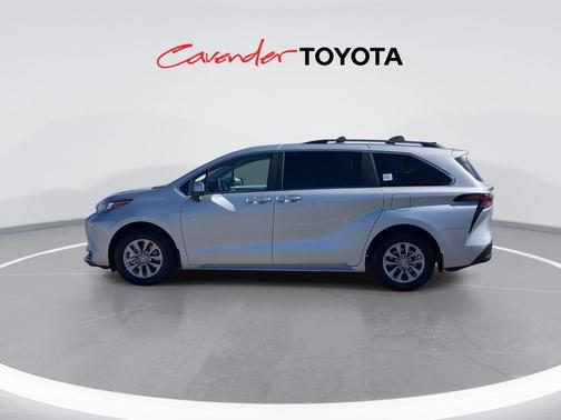 2025 Toyota Sienna LE