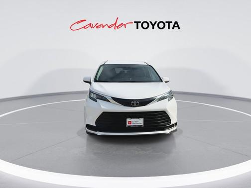 Ice Cap 2026 Toyota Sienna LE