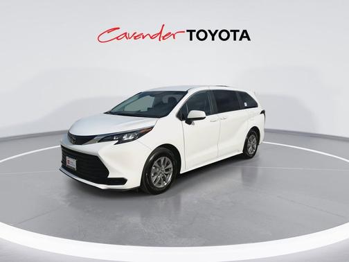 Ice Cap 2026 Toyota Sienna LE