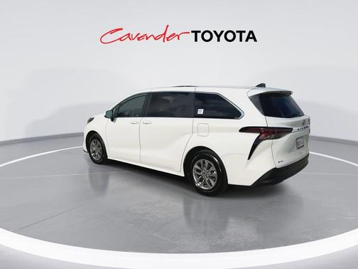 Ice Cap 2026 Toyota Sienna LE