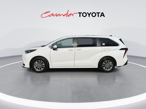 Ice Cap 2026 Toyota Sienna LE