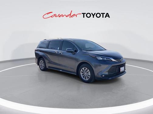 2025 Toyota Sienna XLE