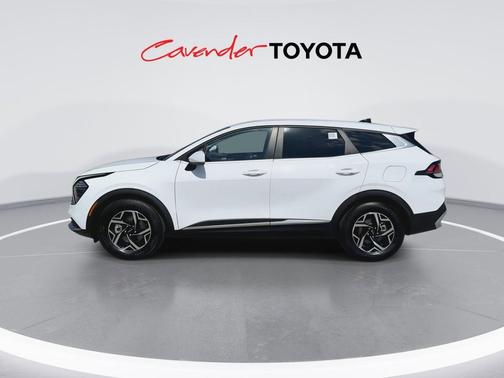 Glacial White Pearl 2025 Kia Sportage LX